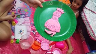 Play KINETIC SAND Creating Shapes Castle Pizza and Sofia the First Kitkit Surprises
