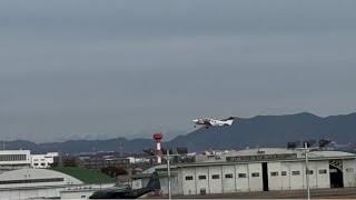 The small airplane is landing and taking off at  Nagoya Airport! 名古屋空港で小型飛行機が着陸し、離陸🛫