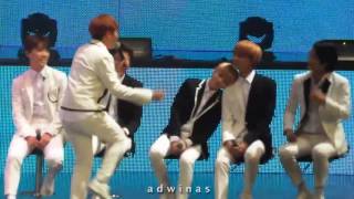 160820 SEVENTEEN Seungkwan woke Woozi up @ Jakarta Q\u0026A