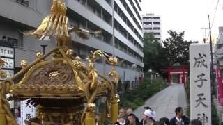 平成27年　新宿区西新宿・成子天神社例大祭　上町神輿＝渡御（青梅街道）