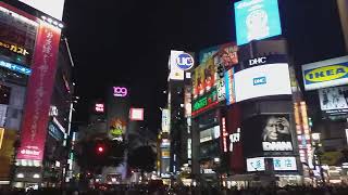 Attraversando l'incrocio a Shibuya 渋谷, Tokyo 東京