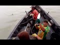 menjaring ikan terubuk laut, bersama otai masih lagi berbisa.di laut dalam Malaysia Sarawak