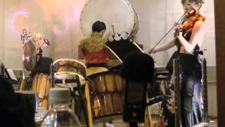 八木節Yagibushi／ Taiko (Japanese drum)　Hideki Inoue／violin Izumi Takeuchi