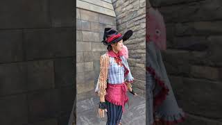 USJ 無茶可愛いピグミーパフキーパーさんの動画。写真撮影始まったらギャラリーさんがほぼいなくなって完全に素が出てしまう動画。