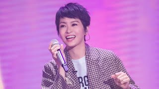 Gigi Leung's short hair style is so evocative! 梁咏琪再唱经典曲目《短发》，一如既往的清新短发造型搭配纯粹的歌声，回忆满满！丨《嗨唱转起来》