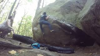 Pawtuckaway Climbing - Hobbit Hole V3