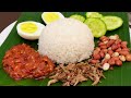 Nasi Lemak dengan Sambal Tumis Ikan bilis