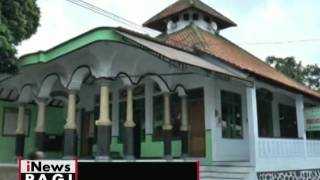 Kedapatan mencuri kotak amal Masjid, seorang pemuda babak belur dihajar warga - iNews Pagi 15/11