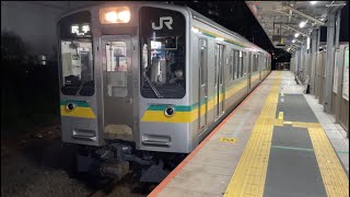 JR東日本E127系0番台ﾅﾊV1編成が各駅停車尻手行きとして小田栄駅2番線を発車する動画（2023.9.13）