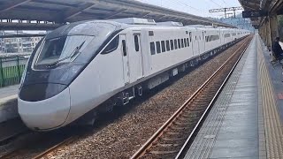 8771次七堵發車經由西部幹線開往竹南的試運轉EMU3000型十二輛編組EMU3030皮蛋豆腐騰雲號綠色帶新城際自強號列車，1138次開往基隆的銀綠色微笑號EMU900型十輛一編組EMU924區間車