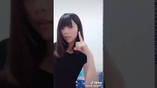 《抖音正妹》彥君❤可愛手語舞『我曾把完整的鏡子打碎，夜晚的枕頭都是眼淚。』 | 隔壁老樊 ♫ 我曾 | 【小草日常】