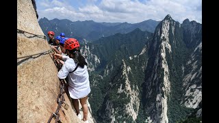 有700年历史的长空栈道是如此的惊险，你敢在上面走一走吗？