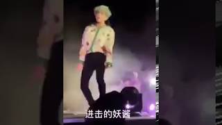 Taehyung's hip thrust - Baepsae LY Tour in Bangkok 190406