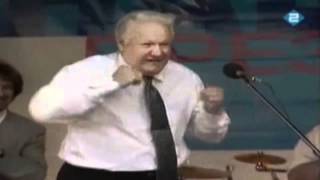Пьяный Ельцин танцует и поет