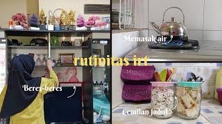 rutinitas irt beres-beres rumah ungkrah angkrih bekas tidur dan cucian piring seabreg