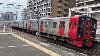 区間快速門司港行き813系鹿児島線吉塚駅到着