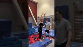 Our girlfriends try men’s gymnastics 😂 #gymnast #calisthenics #olympics #gymnastics #gym #fail #fun