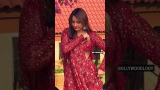 Arey baap re...Accha hua Neha Sharma apni blouse upar kheench liya| Bollywoodlogy | Honey Singh