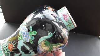 古玩市场，海外寻宝，清康熙墨底粉彩孔雀牡丹梅瓶，Chinese kangxi famille rose vase .