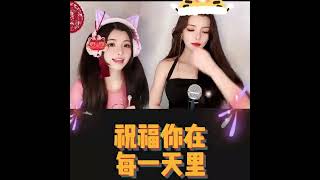 美女加一摇头妹开心演唱粤语歌《祝福你》音乐一响过年氛围感拉满