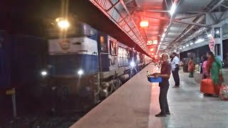 22959 Vadodara Jamnagar Intercity Express Arriving Surendranagar Junction.