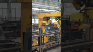 Case demonstration of  #Fanuc #robot #welding workpiece, equipped two sets of walking gantry.