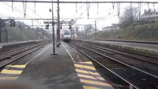 Arrivée en gare de Vierzon de l'intercité 3914 Bourges - Paris Austerlitz sous le pont de Toulouse