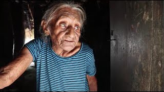 la abuelita del monte que vive en la obscuridad solo come tortilla con chile