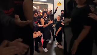 ਵਧਾਈਆਂ ਬੇਬੇ ਤੈਨੂੰ 😄 | Diljit Dosanjh | Dil-Luminati Tour | #diljitdosanjh #live #Bhangra | PB37Media