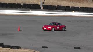 250125キョウセイMIジムカーナ練習会 0937 ロードスター赤NB