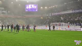 Austria Wien / 30.10.22 / Mannschaft & Fans feiern Heimsieg