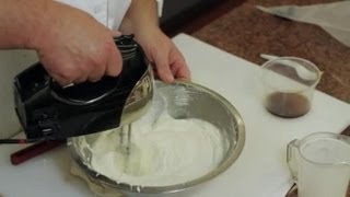 Lightly-Sweetened Whipped Cream Frosting : Frosting Recipes