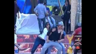 SHAH RUKH KHAN REHEARSE FOR STARDUST AWARDS!