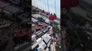 They got stuck on the theme park ride during storm 😂