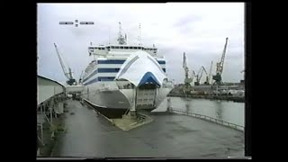 Estonia - militära lastbilar och avspärrningar i hamnen?