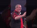 promi darts wm owomoyela checkt die doppel20 für das finale shorts