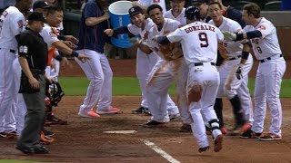 8/18/15: Astros walk off on Gonzalez's homer in 10th