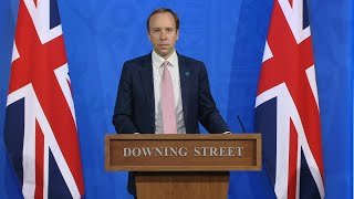 Ministro de Salud británico dimite por infringir reglas contra el covid-19 | AFP
