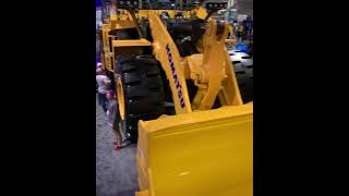 the 115 tonn komatsu wa800 wheel loader