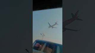 एयरोप्लेन कार के ऊपर से गुजर गई😊😊🤗#aeroplane #hawaijahaj #triptipraveenpunitsingh #youtubeshorts