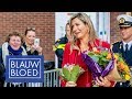 Máxima wordt verrast met bossen bloemen | Blauw Bloed