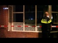 politie doet onderzoek in steenstraat zwolle woning afgezet met lint