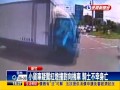 小貨車疑闖紅燈撞對向機車 騎士不幸身亡－民視新聞