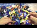 Пробуем много конфет сладостей a lot of candy