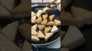 O SEGREDO PRA DEIXAR O TOFU GOSTOSO: CROCÂNCIA + MOLHO ESPECIAL! Receita fácil vegana #shorts