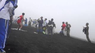 2011 富士登山駅伝　7区・8区の襷リレーAM11:01～