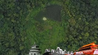 《地理中国》 小寨天坑（上）：绵延山峰 惊现神秘巨坑 20190215 | CCTV科教