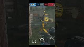 當你跟敵人激烈駁火你隊友卻輕鬆進點#rainbowsixsiege #r6siege #fps #gaming #r6s #rainbowsix #siege #clips