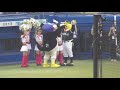 ハリーたちと息ピッタリな謎のダンスをするつば九郎