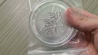 The Royal Canadian Mint RCM 10 oz Silver Coin Bullion Maple leaf